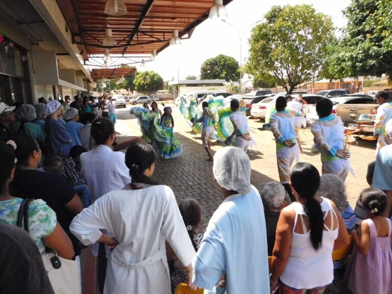 Grupo Folclórico e comidas típicas fizeram parte da programação junina