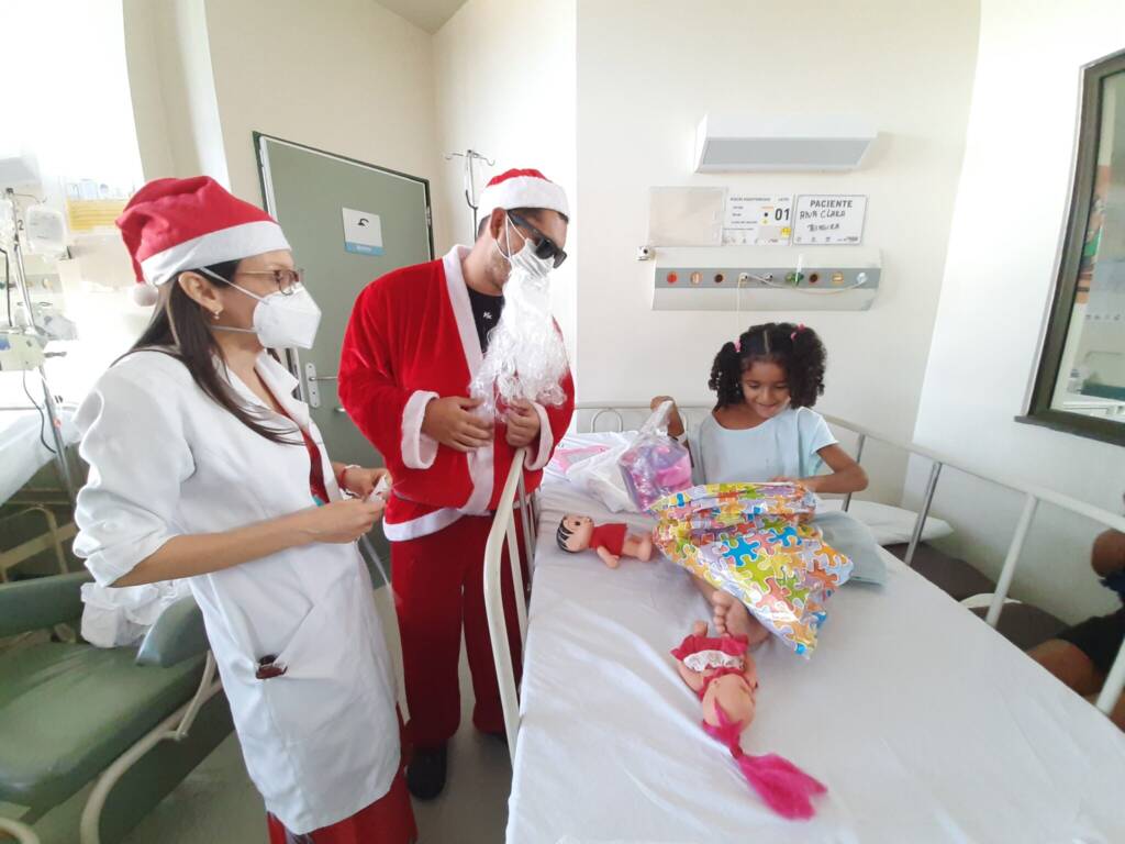 Entrega de presentes no HRBA