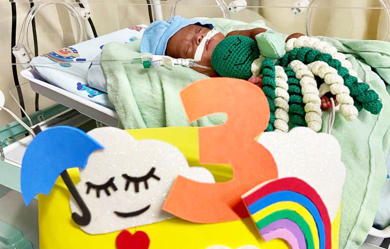 Bebê celebra mesversário na maternidade de Barcarena